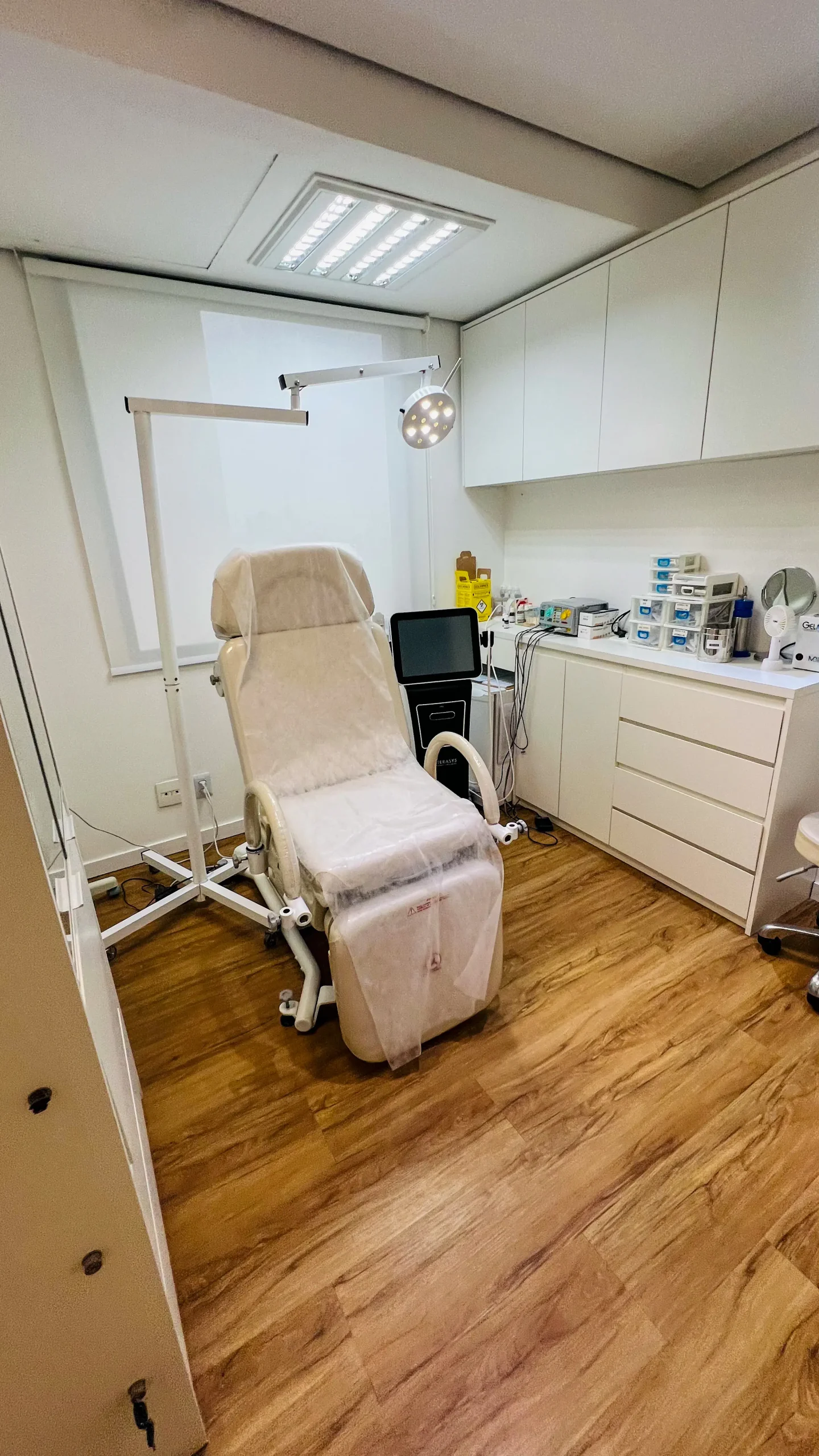 compressed-9BskmWe03PqzdJSV3koeU42jN2tS51ou_img-8742